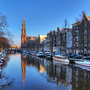 Westerkerk und Prinsengracht im winterlichen Amsterdam, Niederlande