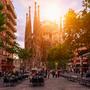 Straßenleben vor der Sagrada Familia in Barcelona