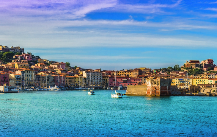 Altstadt und Hafen von Portoferraio auf der Insel Elba