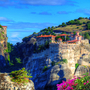 Schöne Landschaft von Meteora mit religiösem Kloster in den Sommerferien,Griechenland - Europa