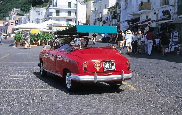 Capri - Touristentaxi in der Innenstadt