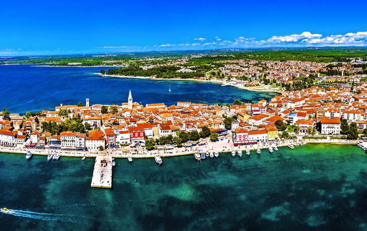 Luftaufnahme der alten Stadt von Porec in Kroatien