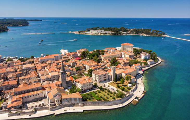 Luftaufnahme der alten Stadt von Porec in Kroatien