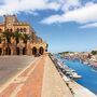 Rathaus und Hafen von Ciutadella auf Menorca